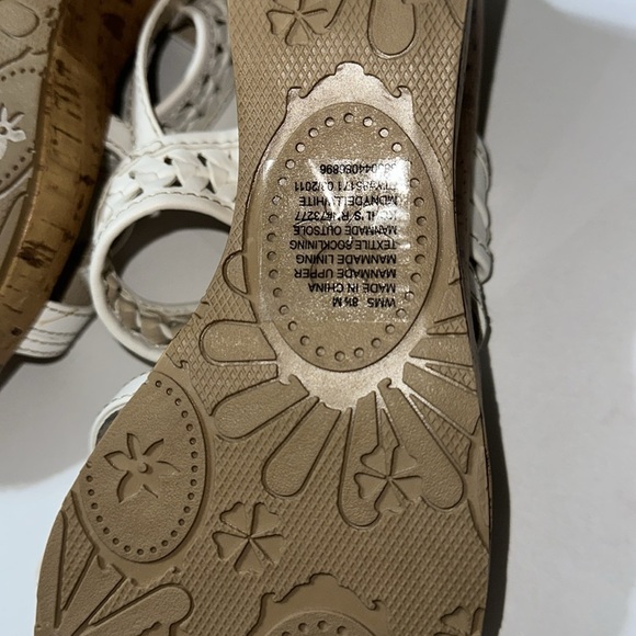 Mudd White Strappy Crochet Cork Platform Wedge Sandals - Picture 6 of 6